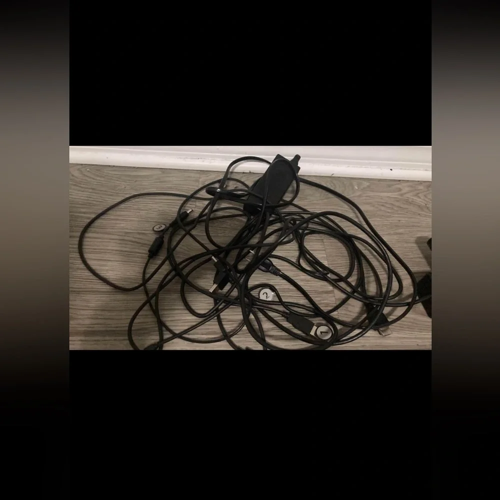 SONY PLAYSTATION VR EVERYTHING INCLUDES ALL WIRING AND GET IT WELL YOU CAN